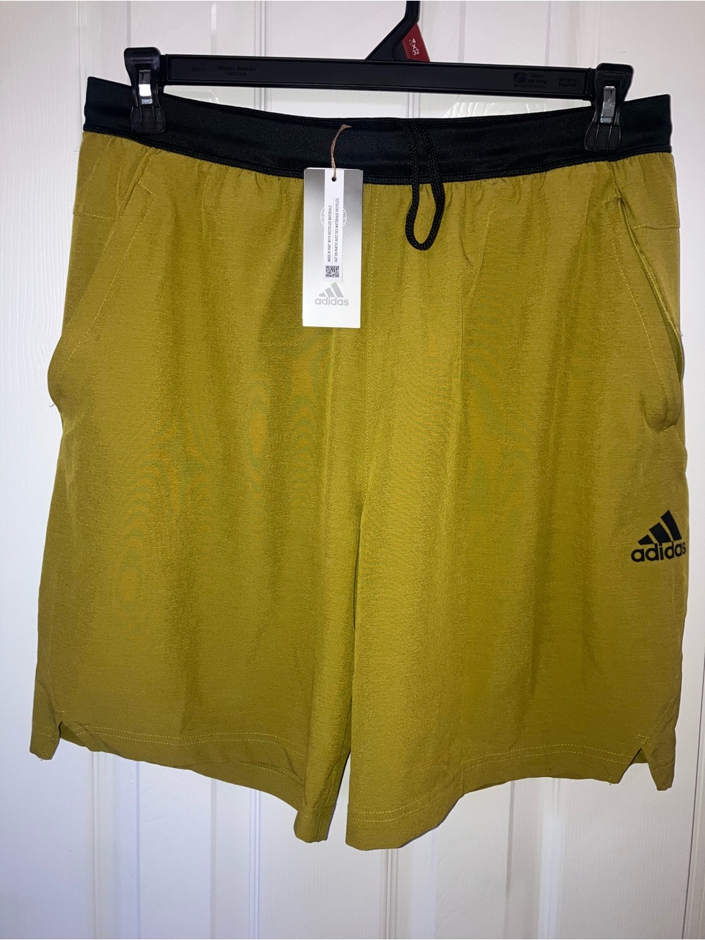 NWT adidas Men’s L Athletic Shorts in Olive Green with Black Waistband